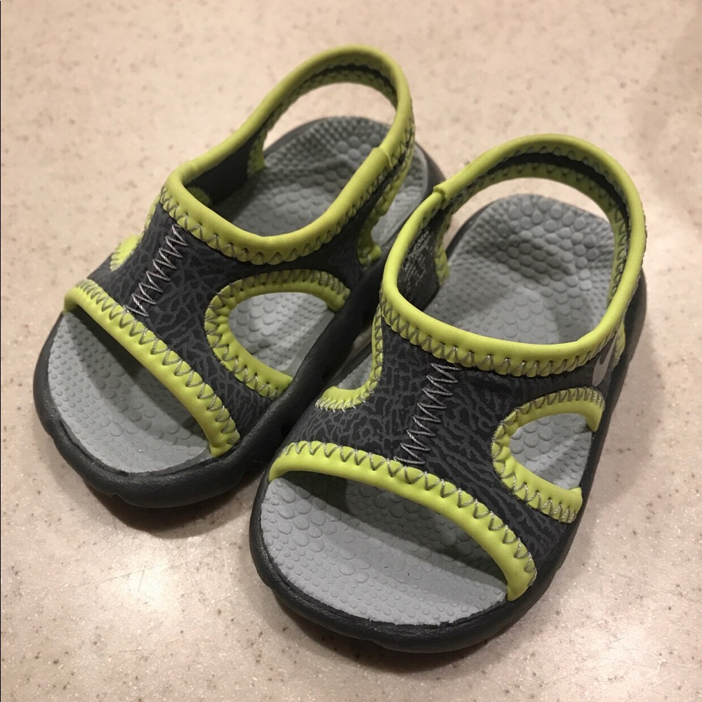 NWOT NIKE SUNRAY 9